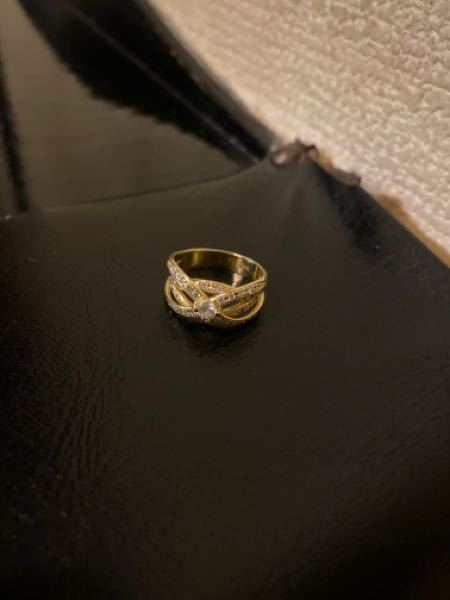 この指輪って売値いくらくらいでしょうか？（今売ったらいくらか？という意味ではなく、新品だとどれくらいするものでしょうか？） 素材は金とダイヤモンドです。