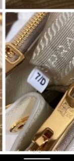 PRADAの白タグ、数字のみではなく7/Dこれは本物ですか？ - Yahoo!知恵袋