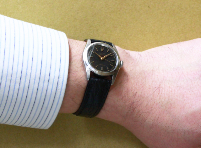 「写真あり」このロレックスのオイスタースピードキングのような、デザインの時計がほしいのですが、似ているのを教えてほしいです。高級ブランドでお願いします。