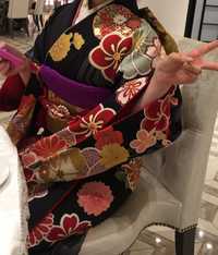 友達の結婚式で振袖を着ていこうと思うのですが 花嫁が着れるレベルな柄 Yahoo 知恵袋
