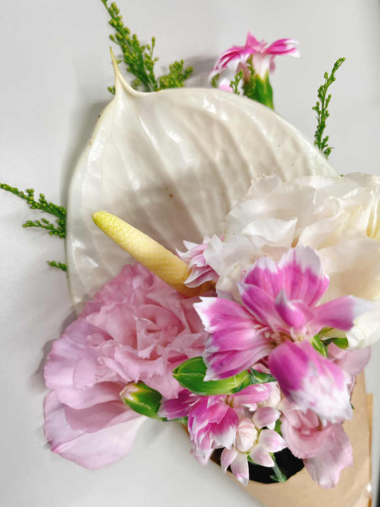 この花の種類が知りたいです 手前から 星咲きカーネーション トルコキキョ Yahoo 知恵袋