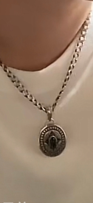 このネックレスのブランドどこかわかりますかー？