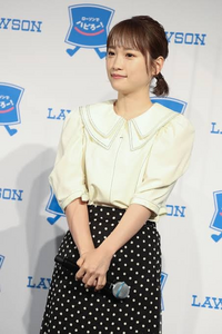 ローソンハピローcm川栄李奈さんの隣の女の子は誰 可愛いので若手の女優さ Yahoo 知恵袋