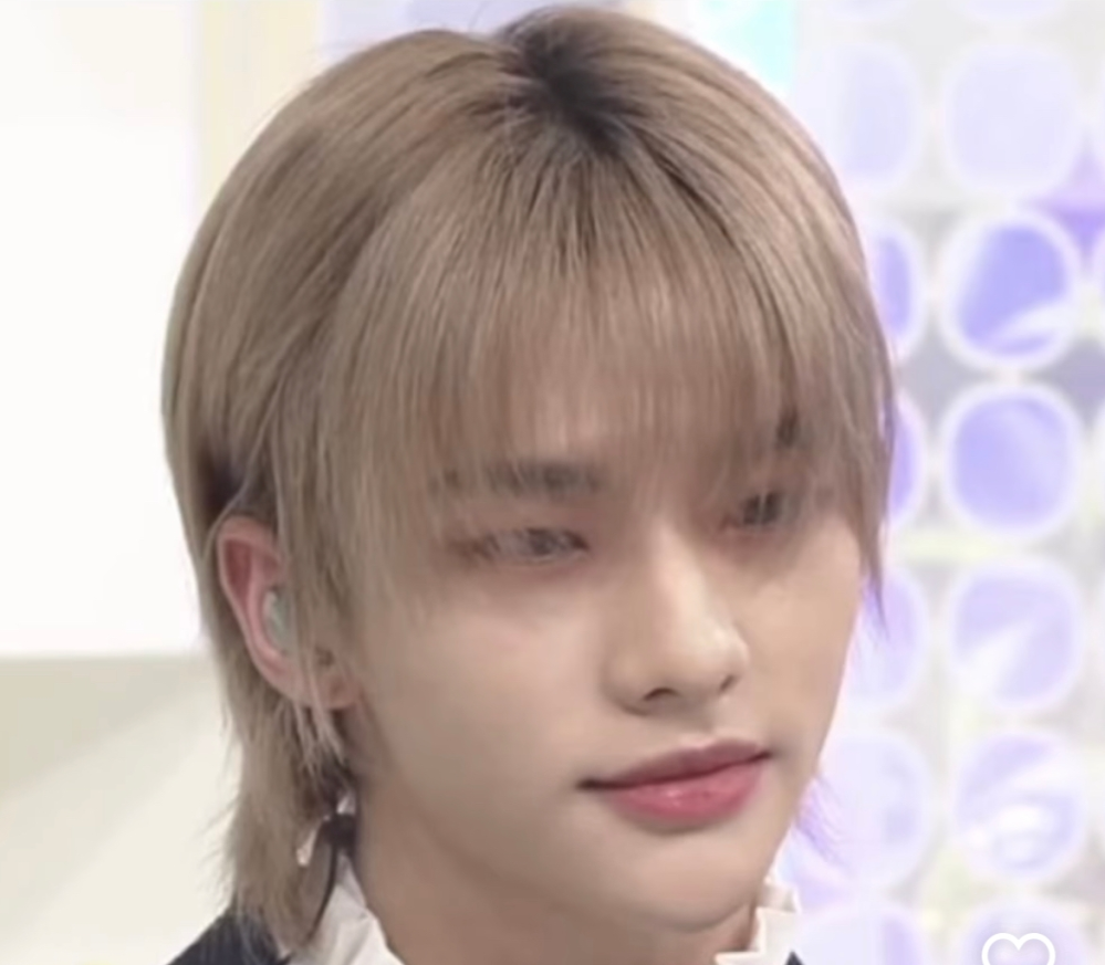 色白で塩顔なんですけどこういう金髪は似合うと思いますか 染めてみたい Yahoo 知恵袋