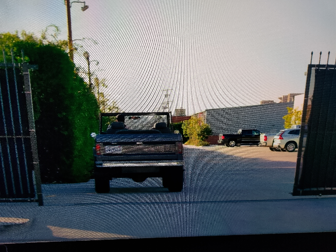 映画「アンビュランス」のこの車は何ですか？ 女の子を搬送してからの映像では左ハンドルで、次の瞬間には右ハンドルになっていました(笑)