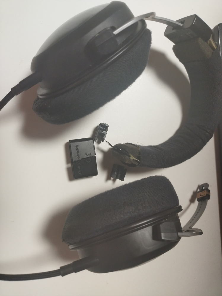 壊れたヘッドホン ヘッドホンが壊れてしまいました(添付画像)。使用ヘッドホン:T5p2nd