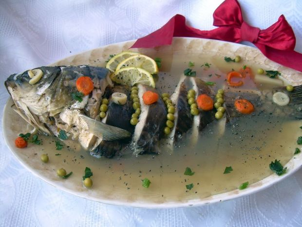 ポーランドのクリスマス料理 鯉のゼリー寄せ (カルプ・フ・ガラレチェ) どんな味がするのか教えて下さい