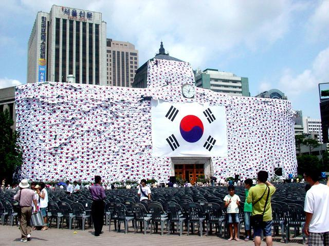 8月15日は日本では「終戦の日」、韓国では「光復節」ですが、北朝鮮と中国ではそれぞれ何と呼びますか？
