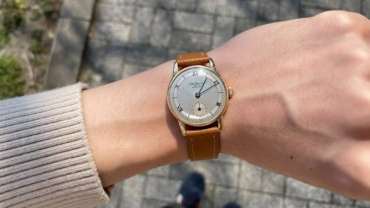 この腕時計はどの会社のどのモデルか分かりますか？