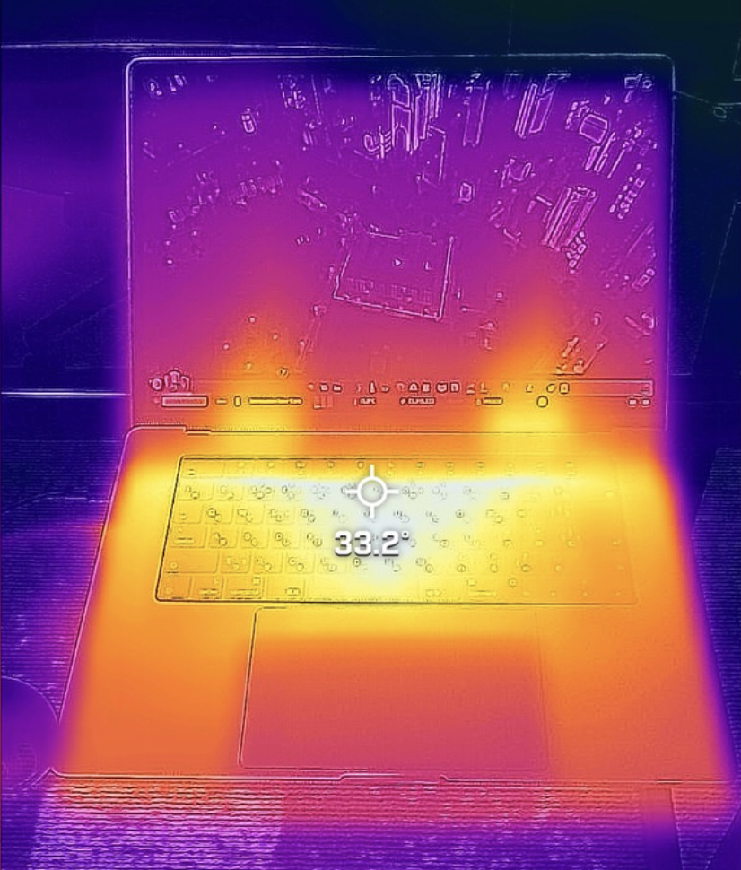 画像はMacBook Pro16"(M1 Pro)の赤外線サーモグラフィーカメラで撮った写真です。内臓モニターの下が二箇所赤くなってますが、ディスプレイに向かって排熱してるのですか？ ...
