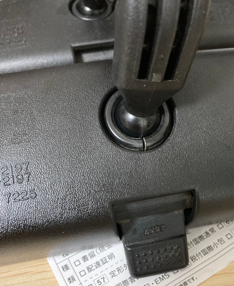 トヨタの純正ルームミラーなんですが このツメを引く 倒すとどうなるんですか 何 Yahoo 知恵袋