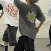 INI のpasswordのダンスプラクティスの動画で髙塚大夢が着ていたこのTシャツどこのか分かりますか？