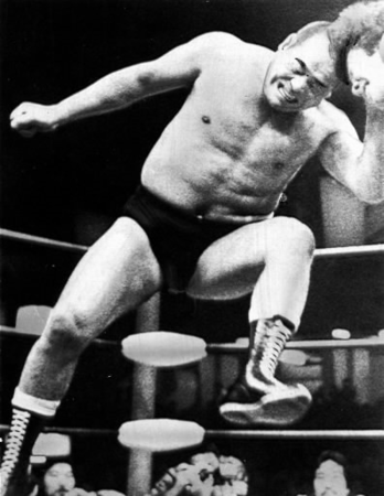 ボクシングの試合での、バッティングが話題ですがどうせなら、大木金太郎並の、えげつない一本足頭突きをやったら、盛り上がりますかw?