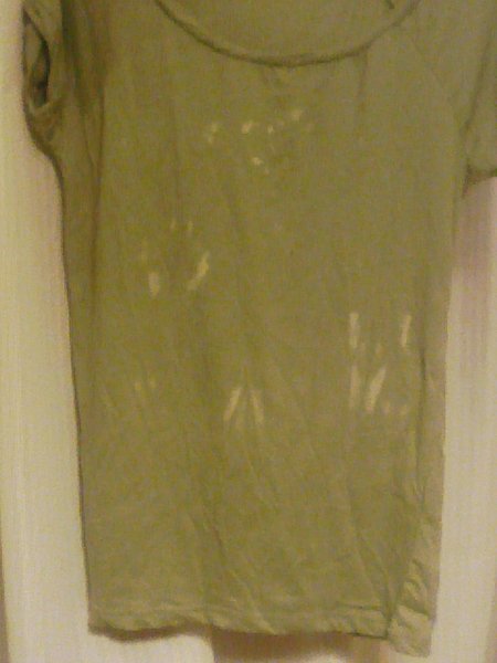 新品のTシャツを洗ったら、部分的に色が落ちました。返品は可能で