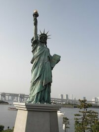 ニューヨークは自由の女神で有名です って英語で何て言いますか Yahoo 知恵袋
