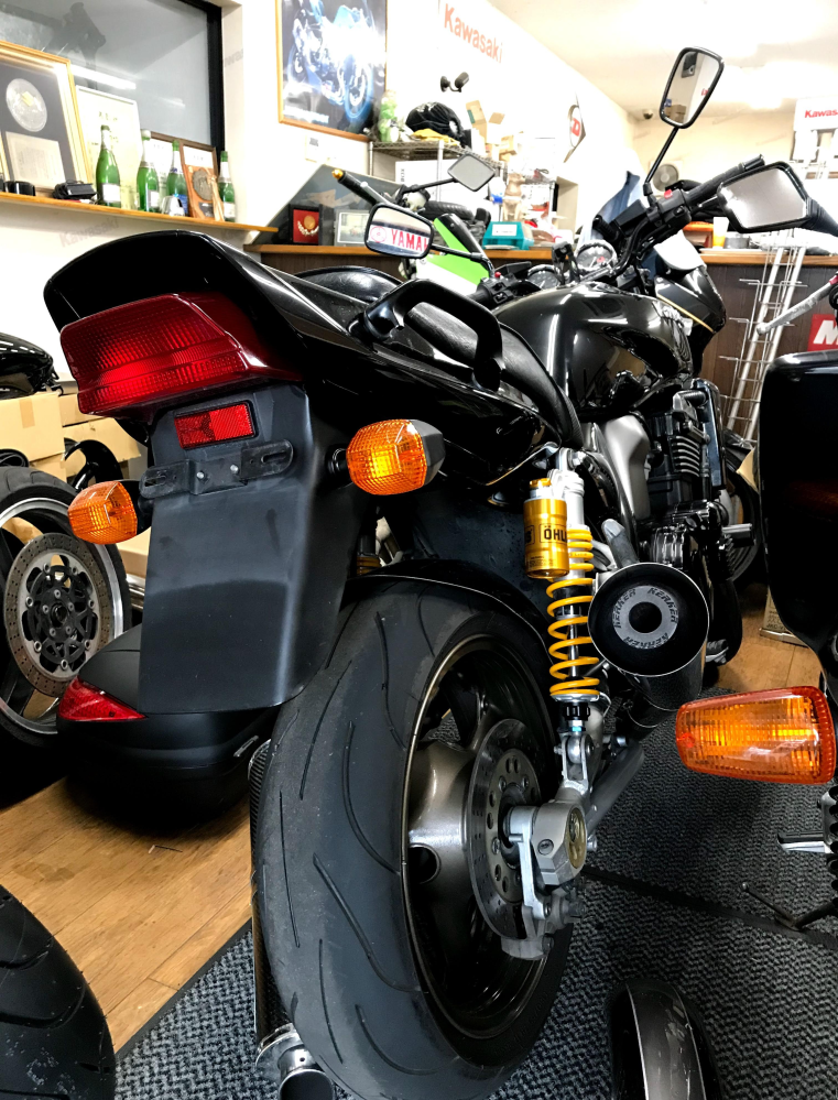 昨日黒のzrx1100 を契約してきました 納車が楽しみです Yahoo 知恵袋