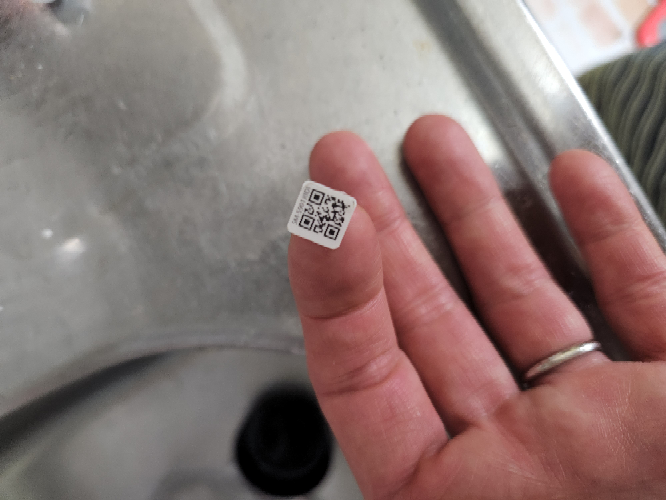 専用1セットQRコードの剥がし跡がございます Amazon.co.jp: ヒサゴ 跡が残らない開封防止シール10面レッド(10