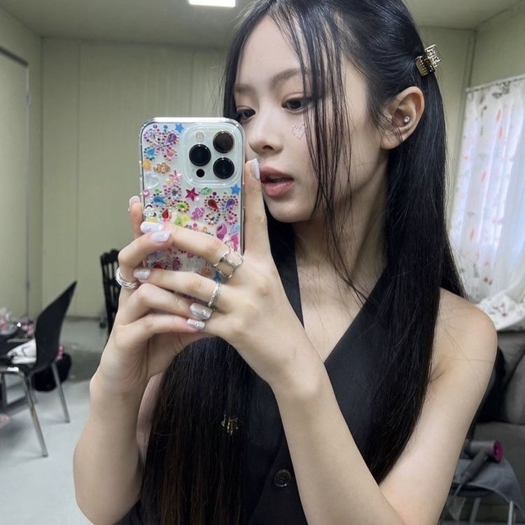 newjeansのハニちゃんが使ってるこのスマホケースってどこで買え