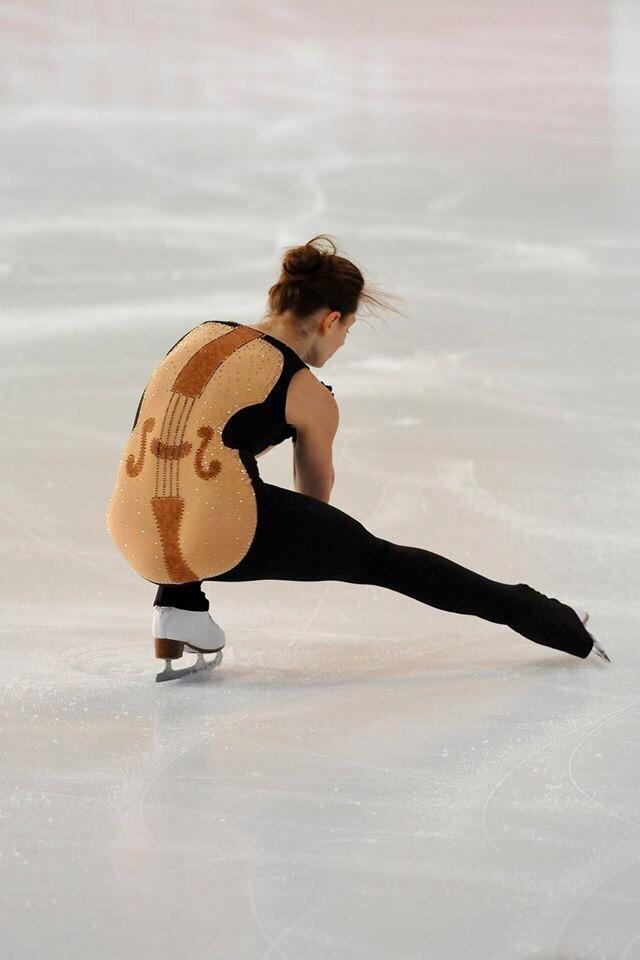 フィギュアスケートで、ルーマニアのユリア・ザウター選手のバイオリン