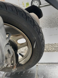 タイヤにネジが いたずらとゆう可能性はありますか さっき車に乗ろうとした Yahoo 知恵袋