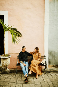 彼氏や旦那様の前で脚を組むことがある女性に質問です 彼氏彼女の関係になってか Yahoo 知恵袋