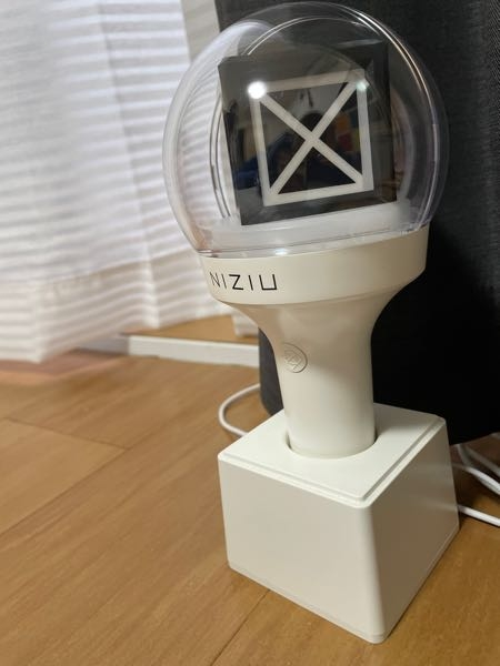 至急】NiziUのペンライトって何時間くらい充電すれば電池でつくように