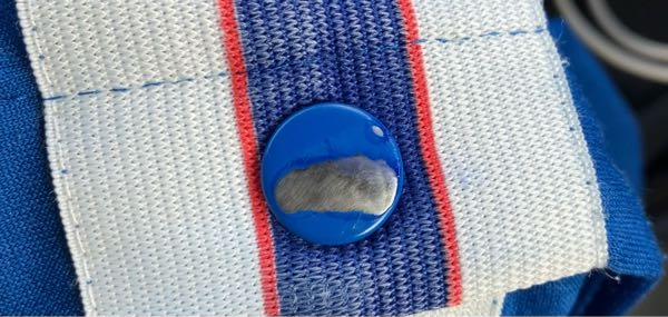 服のボタンが剥げてしまっているのですが、何で塗れば良いでしょうか