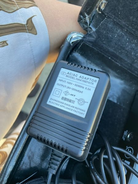 MACKIE(マッキー)MIX5コンパクト・アナログミキサーの電源ケーブルが壊