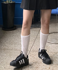 Adidasのスニーカーのこちら種類の名前を教えてください 詳しくな Yahoo 知恵袋