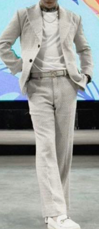 Amnjxの白のスーツのセットアップが欲しいのですが 高くて買えない Yahoo 知恵袋