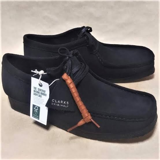 クラークスのワラビーを買いました。タグとオレンジの紐(？)は外して
