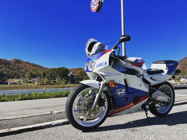 CBR250RR(MC22)についてです。この青メインのトリコロール - Yahoo