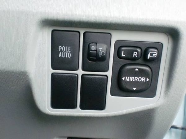 30プリウスのコーナーポールスイッチってAUTOかOFFしかないです
