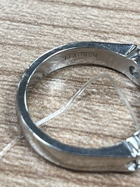 印台のプラチナの刻印に、Platinumの刻印しかありません、普通
