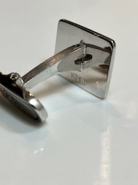 カフスボタンにk14やk18、pt(プラチナ)などの刻印がついてる物が