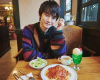 俳優の本郷奏多さんの食生活を教えてください。

見た目がかなり若いですが16時間断食(オートファジー)してますか？ 