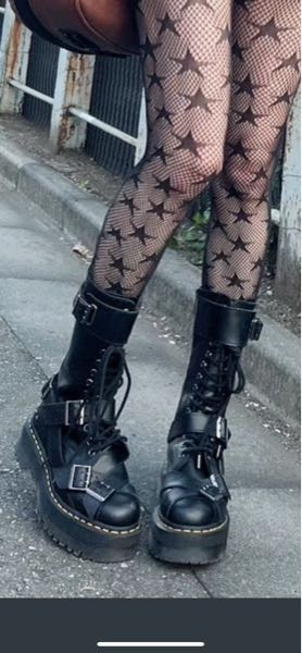 あのちゃん様が履いているこの靴、どこのだかわかる方おりますか