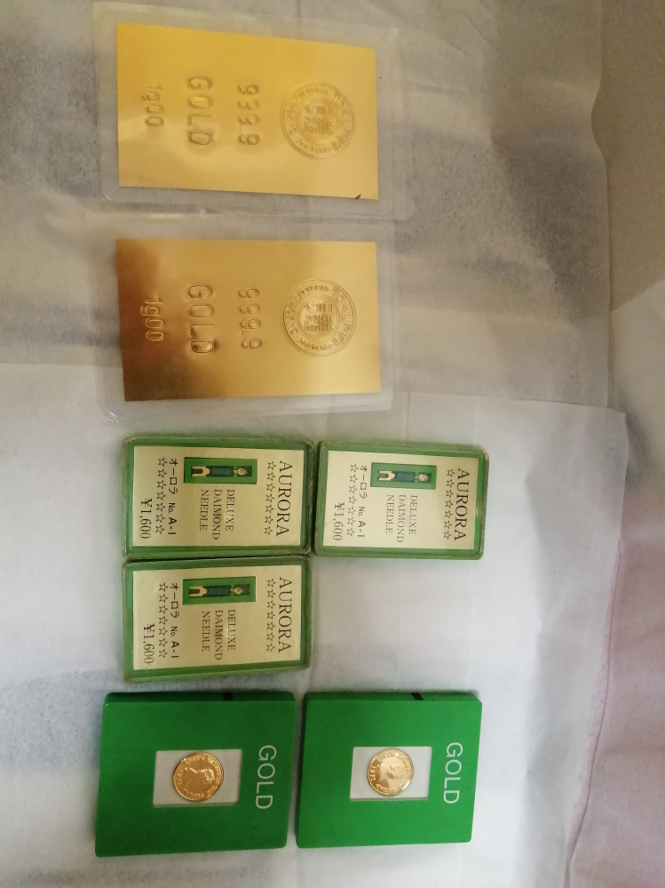 価*！様 昔のパチンコ屋、古い特殊景品 掃除していた所、おそらく昔のパチンコの特殊景品だと思われる画像の