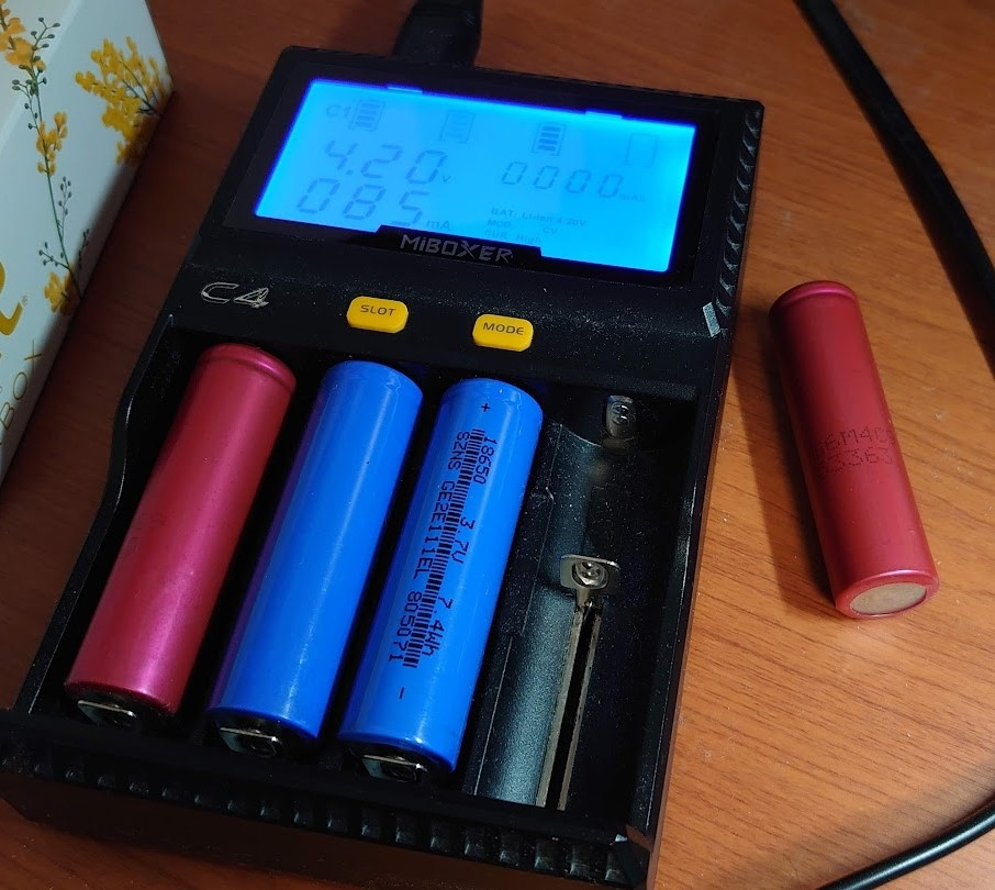18650の生セルを過充電してしまいました。MIBOXERC4という 18650の生セルを過充電してしまいました。MIBOXERC4という