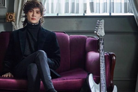 Polyphiaのギタリスト

ティム・ヘンソンはどのくらいギター上手いですか？

https://youtu.be/DSBBEDAGOTc 
