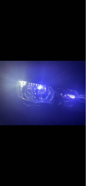 車のヘッドライトが片方だけ白から青になってしまいました。2年ほど前 