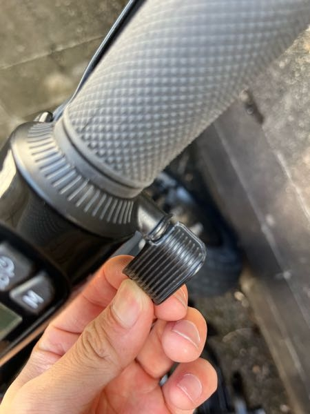 Panasonic電動自転車のスイッチの樹脂部部分(ハンドルに固定するとこ