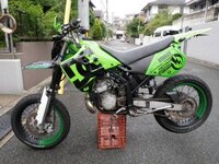 KDX125SRのモタード仕様でリヤフェンダーが最近のバイクのようなフェンダー... - Yahoo!知恵袋