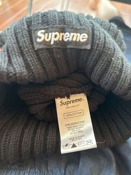 supremeのニット帽は韓国製もあるって聞きますが、僕だけじゃ分か