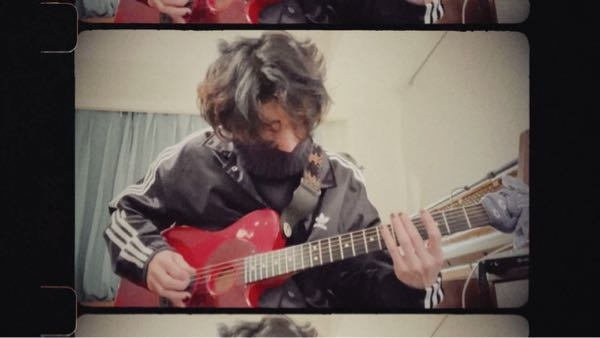 常田大希さんが使っているこのフェンダーアコスタソニックはどのような