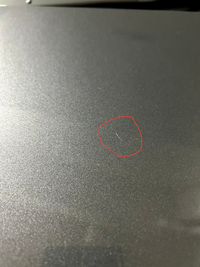 教えてください。車のボンネットに5mmくらいの線キズがついています 