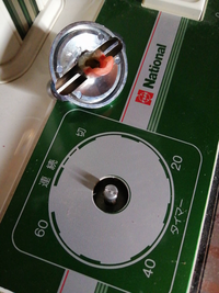 昔のナショナル扇風機のタイマーつまみが壊れてしまいました。
1度接着剤で付けましたがすぐに駄目になりました。
代用できる部品はあるのでしょうか？ 