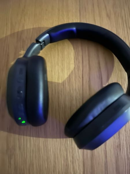 Nokiaのヘッドフォンをもらったのですが説明書に無い緑色のランプを