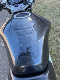 バイクに貼られていたシールやシールの跡をきれいに剥がす方法を