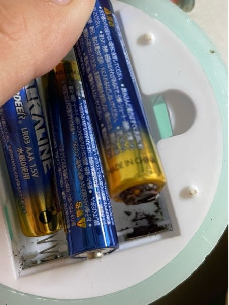 電池焦げた！？電池の残量がなくなったと思い、交換しようとしたら